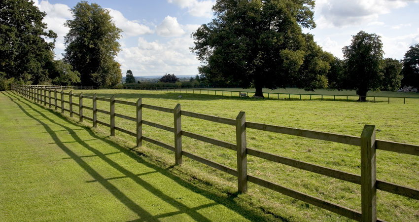 Linnell Bros Post and Rail Fencing