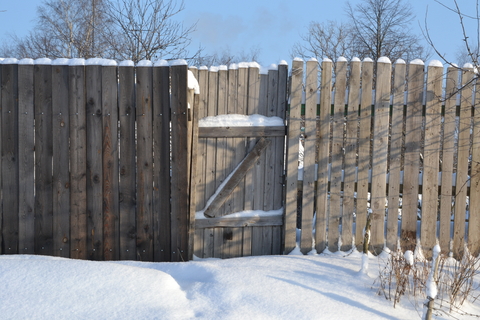 winter fence maintenance 