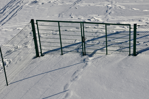 winter fence maintenance