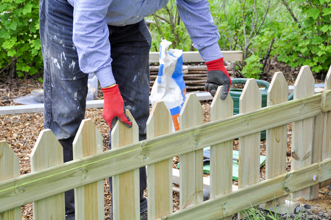 how to build a fence