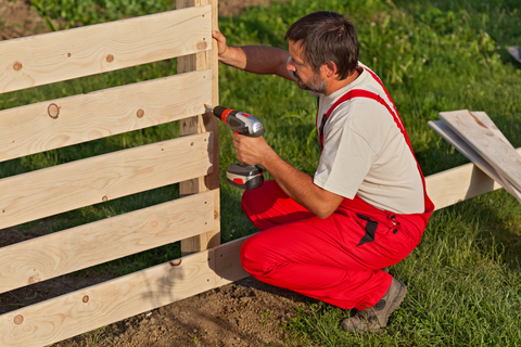 how to build a fence