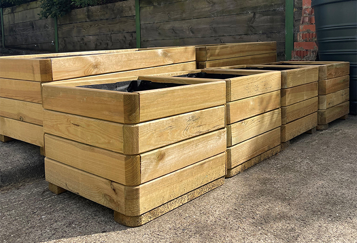 Planters & Garden Furniture